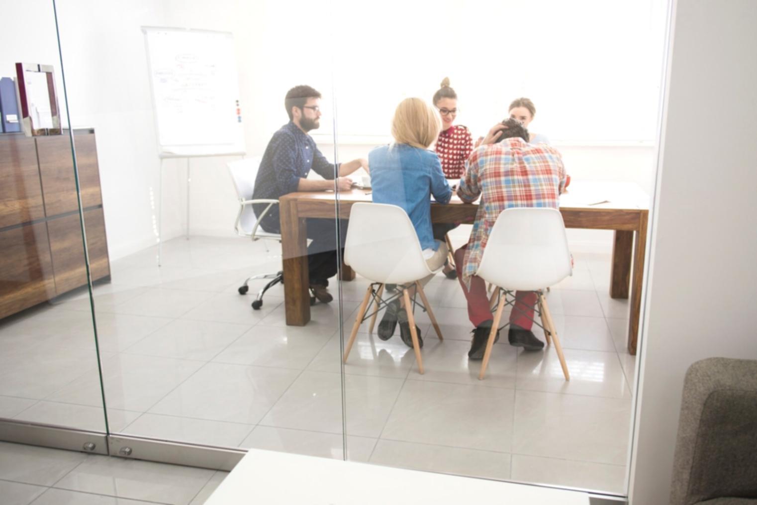 Gemeinsame Planungssession mit Partnern zur Budgetoptimierung